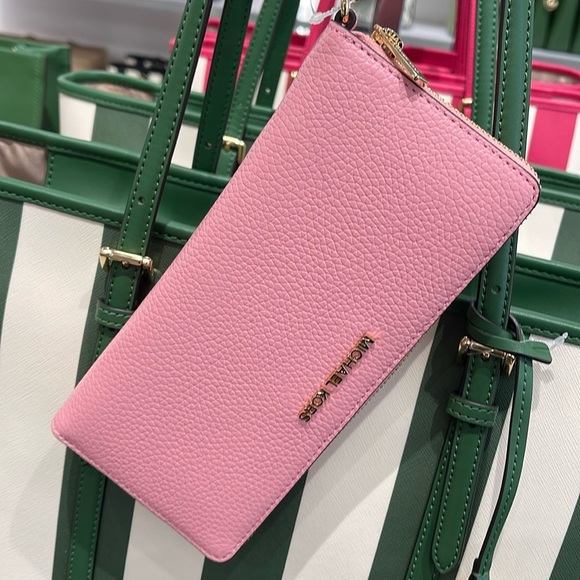 MICHAEL KORS JST
Leather Continental Wristlet Phone Case Wallet
Carnation
NWT - Picture 4 of 16